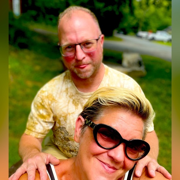 Meet your Poshers, James & Heather. - Picture 2 of 13